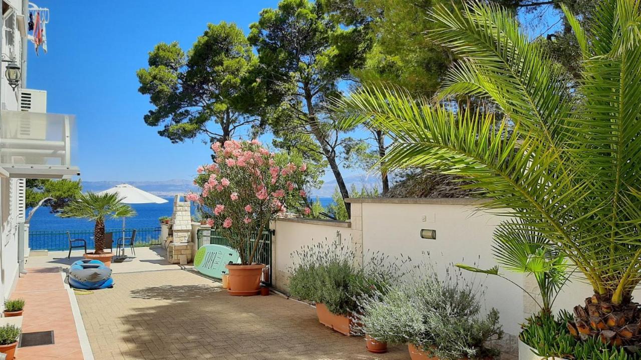 Apartments Villa La Riva - Seafront Accommodation Sutivan Exterior photo
